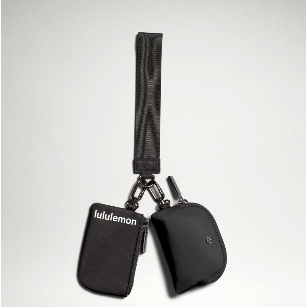 LULULEMON DUAL POUCH WRISTLET IN BLACK